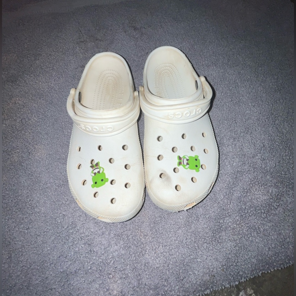 USED CROCS IN GREAT CONDITION LITTLE SCUFFED